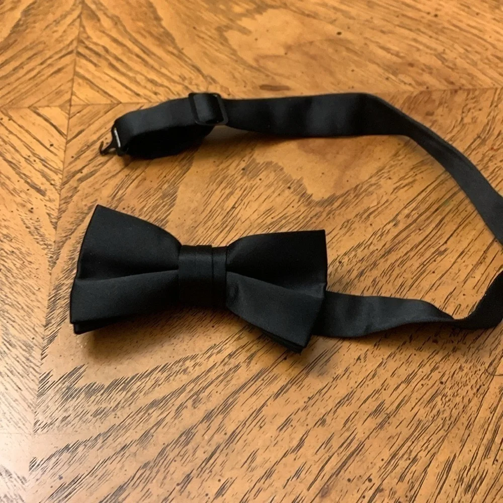 Black bow tie size 15 max